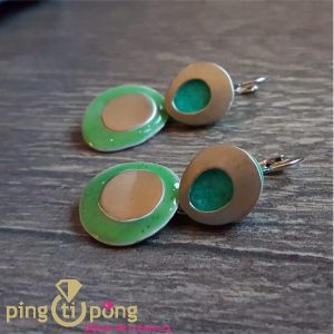 Boucles d&rsquo;oreilles métal martelé et émail vert emeraude