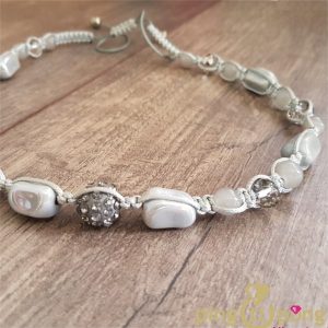 Collier shamballa de pierres et lacette grises