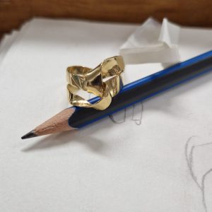 Créez votre bague personnalisée dans un atelier bijouterie !