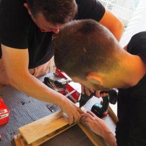 Upcyclez des palettes en bois en les transformant en chaises