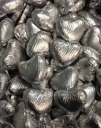 VALENTINE SILVER FOIL CHOCOLATE HEARTS 1KG