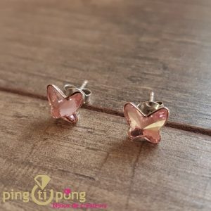 Bijoux en Swarovski Papillon rose de marque Spark sous forme de boucles d&rsquo;oreilles puces