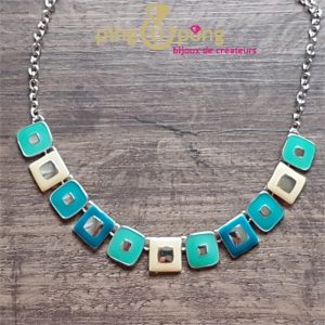 Collier de petits carrés émaillés turquoise