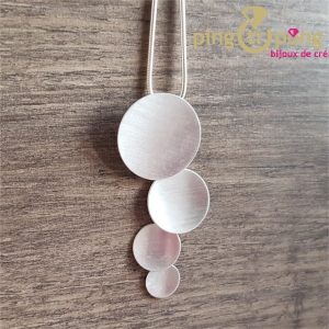 Collier en argent brossé « paraboles » de KELIM Design