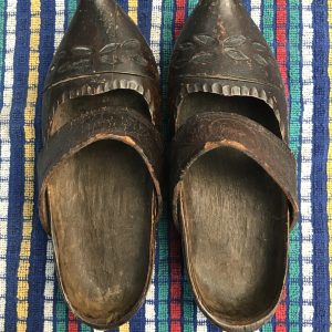 Anciens sabots en bois